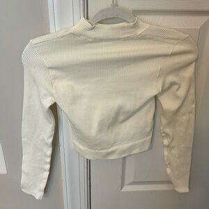 Urban Outfitters mock necked cropped ribbed long sleeve. Size: M/L